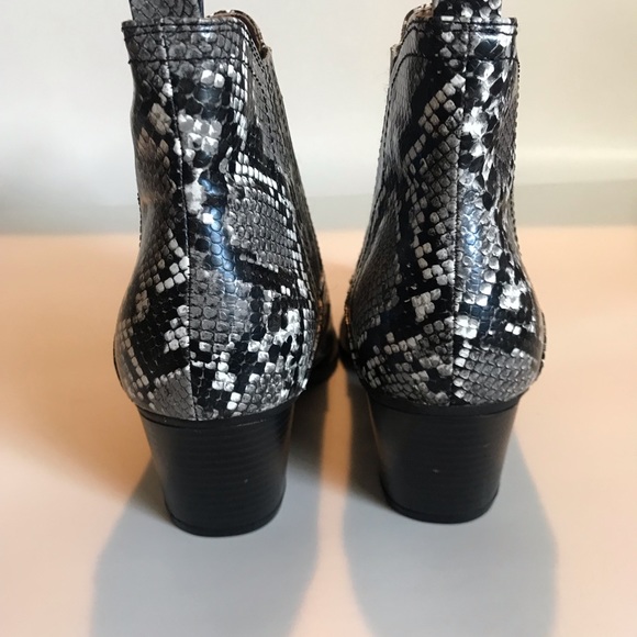 INDIGO SNAKE SKIN BOOTIE SZ 8 WOMEN - Picture 4 of 7